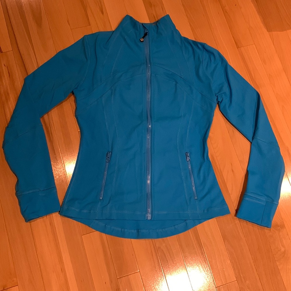 EUC Lululemon Vibrant Blue Define Jacket - size 10